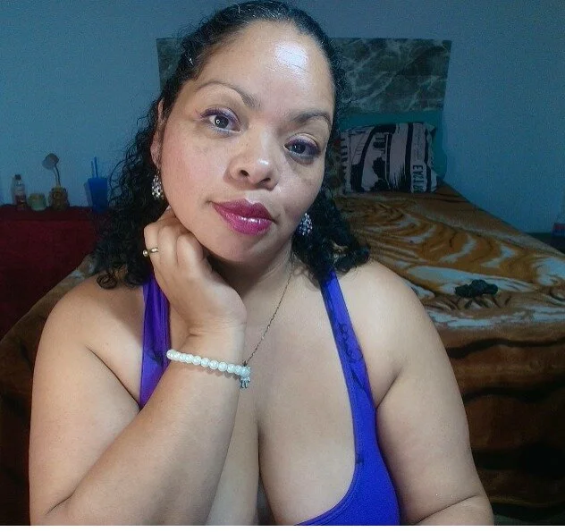 Micaela2026's Offline Chat Room