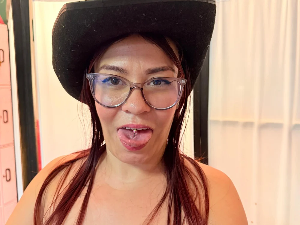 AnaisGlow5's Offline Chat Room