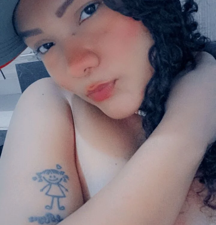 morena_230's Offline Chat Room