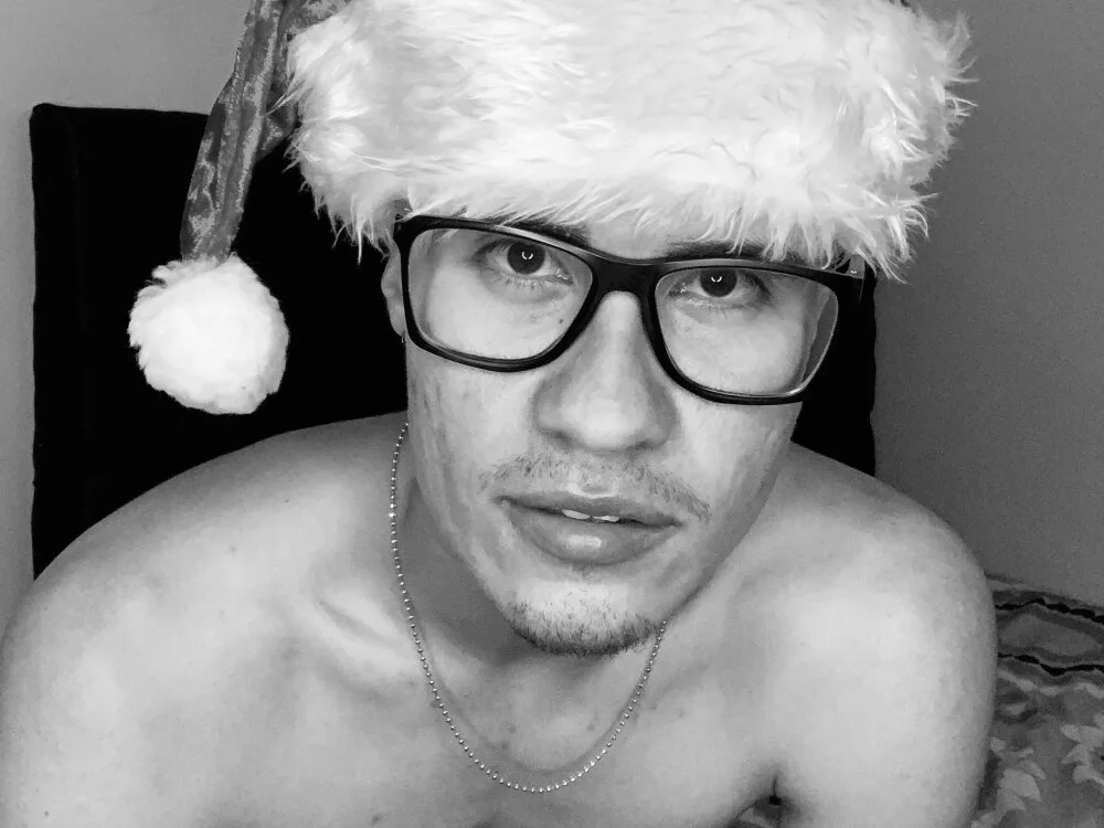 Latin_Paisa_Boy's Offline XXX Chat