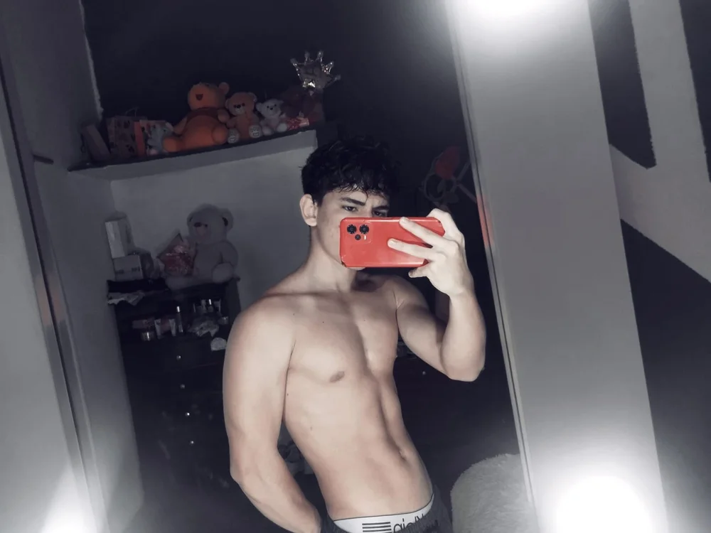 Sala de chat off-line de Adrian_hot01