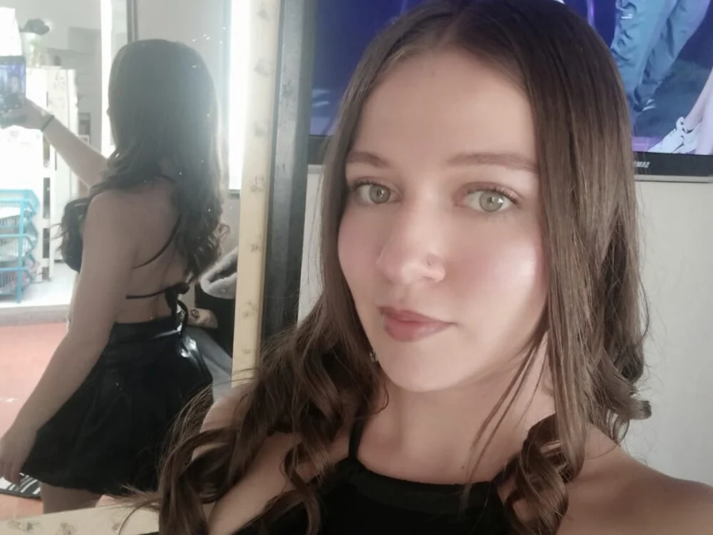 Luna_Analyan Offline XXX chat