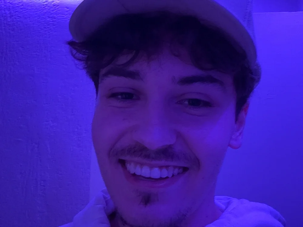 Yungstudbev's Offline Chat Room
