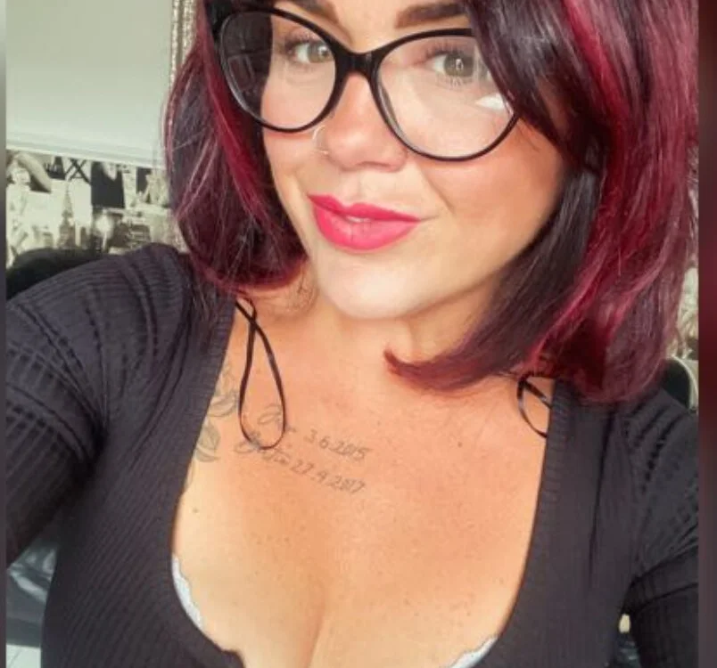 RedHeadAndReady's Offline Chat Room