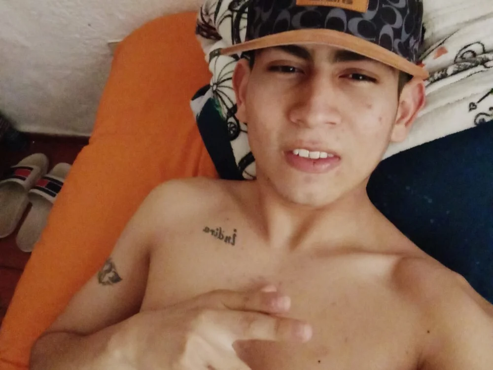 Urianajose's Offline XXX Chat