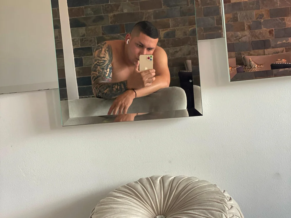 Offline chatovací místnost Aaron_Foxx