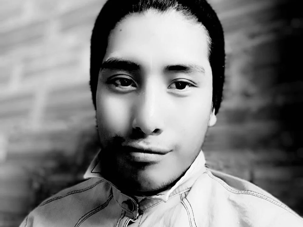Luis-hot's Offline Chat Room