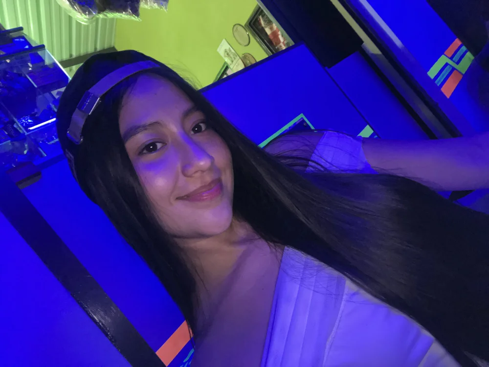 Maluu_14's Offline Chat Room
