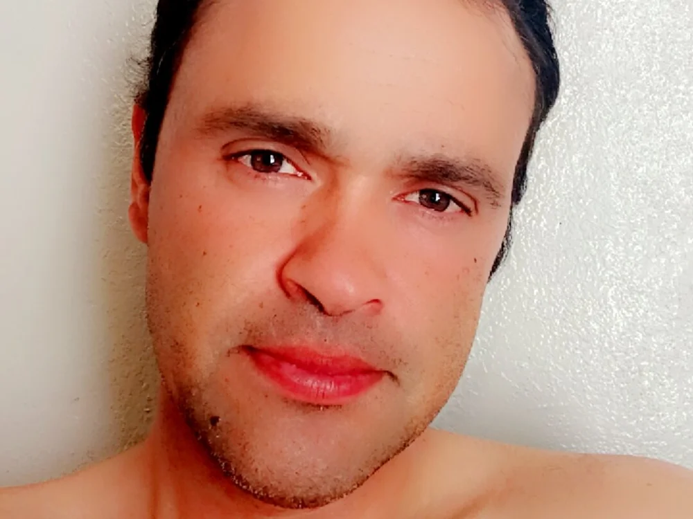 Chrisleon69xx offline chatrum