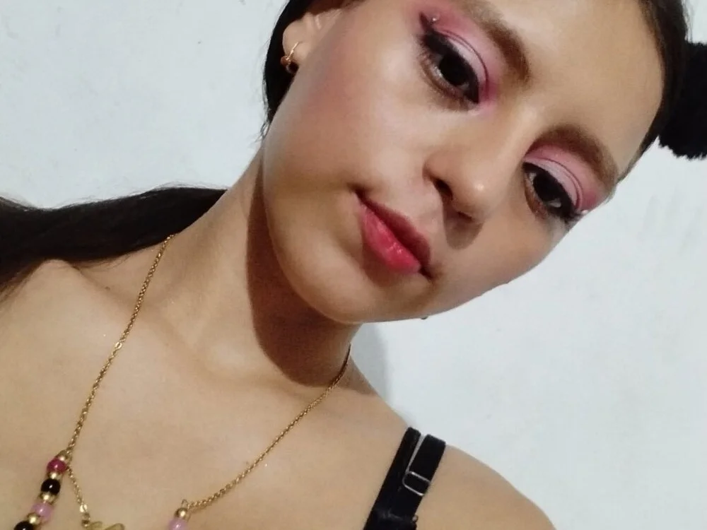 Lahila_ offline XXX-chat