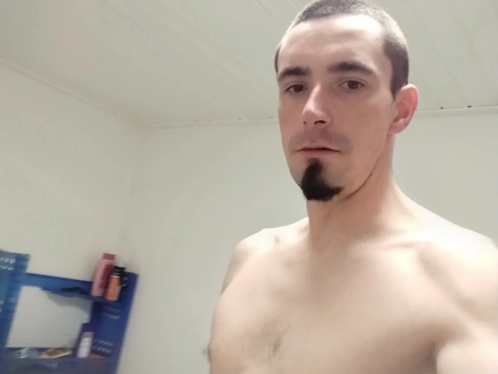 Tomek199369 অফলাইন XXX চ্যাট