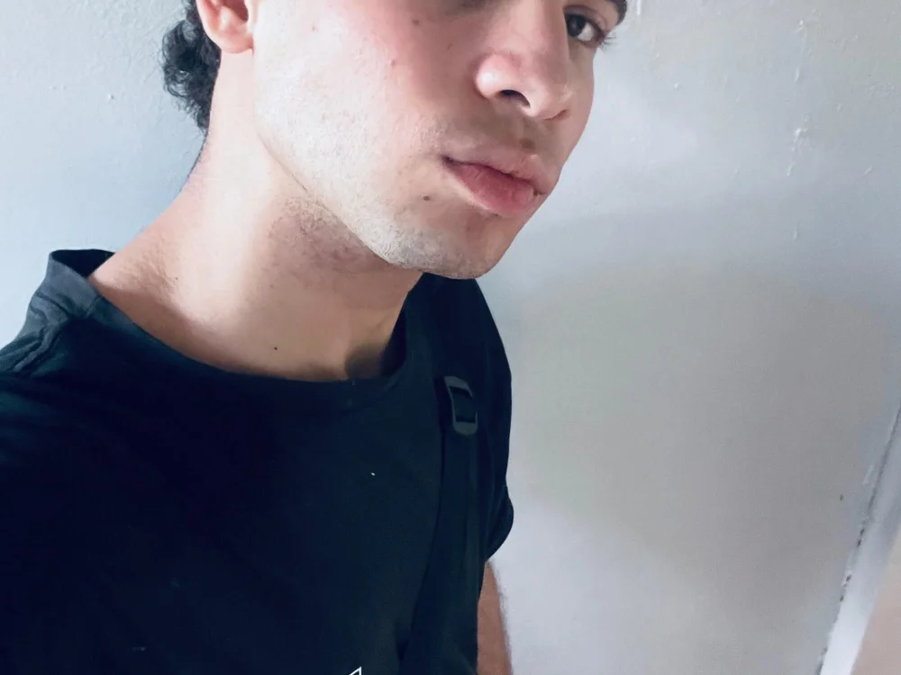 Aleejandro07's Offline Chat Room