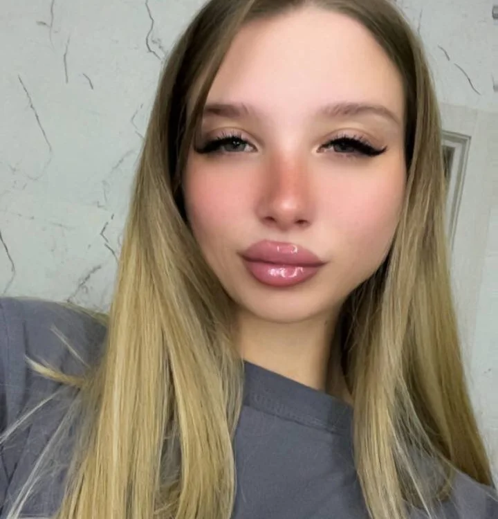 SwettiCherry's Offline XXX Chat