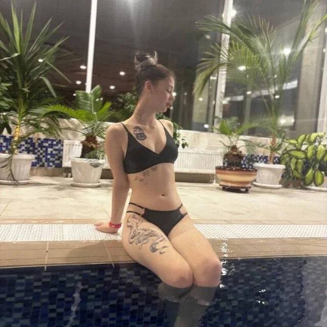 NomNomNugget Chat XXX offline