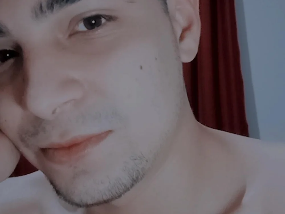 Luchito08's Offline XXX Chat