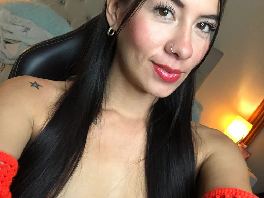emiily_skinnyn Offline XXX chat