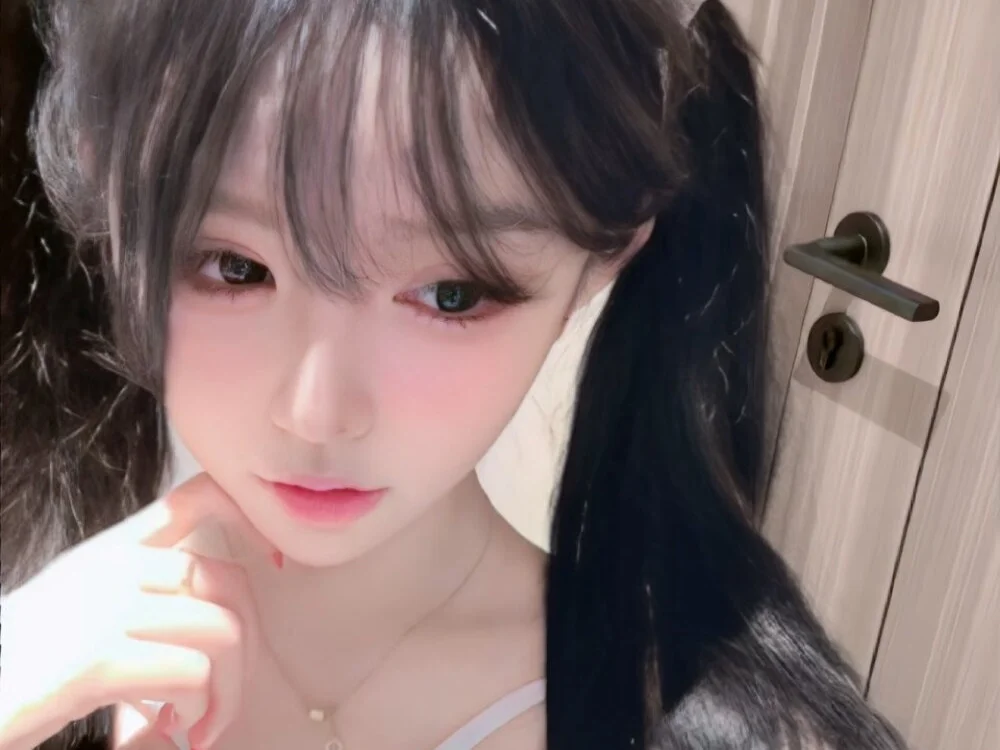 Zora_888's Offline XXX Chat