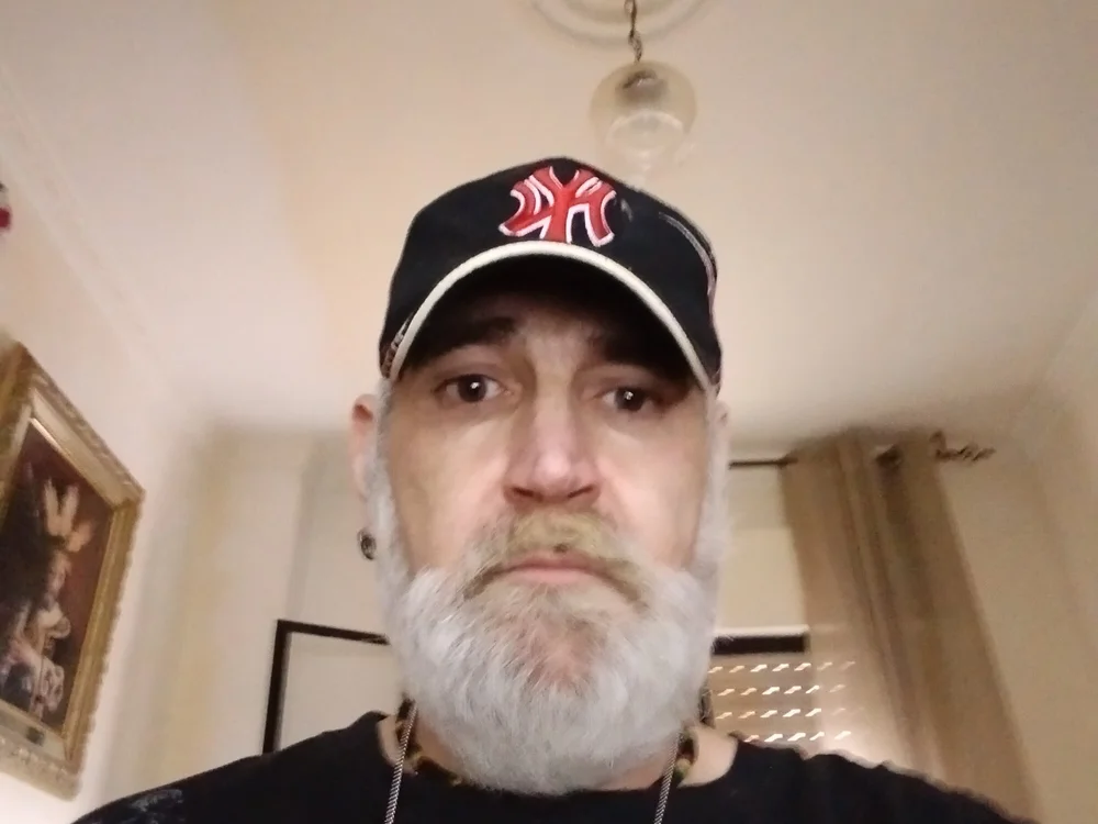 Ergrandebix's Offline Chat Room