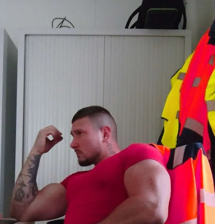 Lajimm14 offline XXX-chat