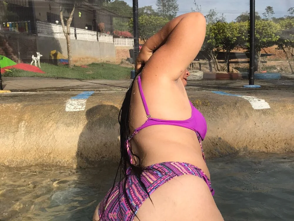 CanelaCollins: офлайн-секс-чат