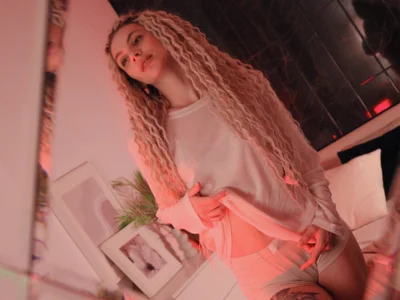 mia_silkk's Offline XXX Chat