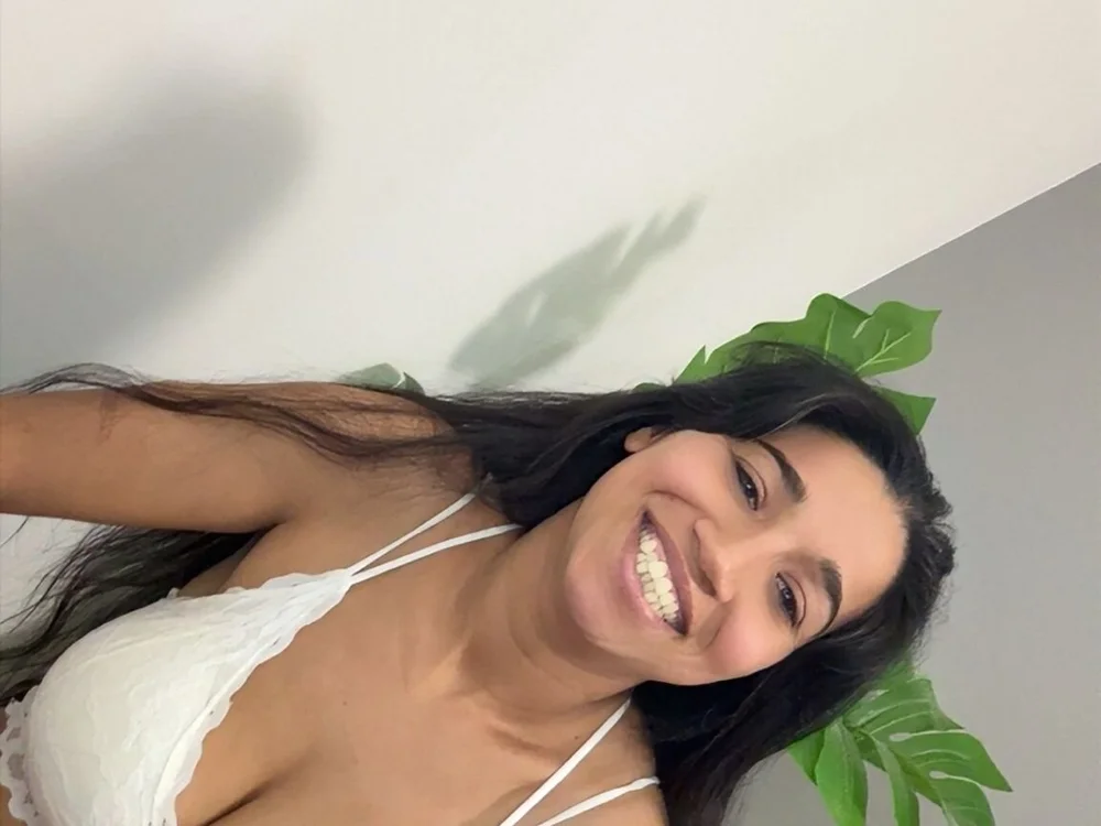 skinnysweetmilf cam model