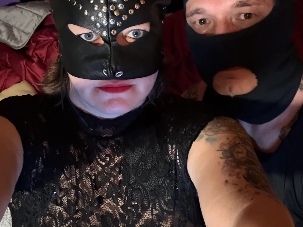 2_4_YOU Adlı Modelin Çevrimdışı XXX Sohbeti