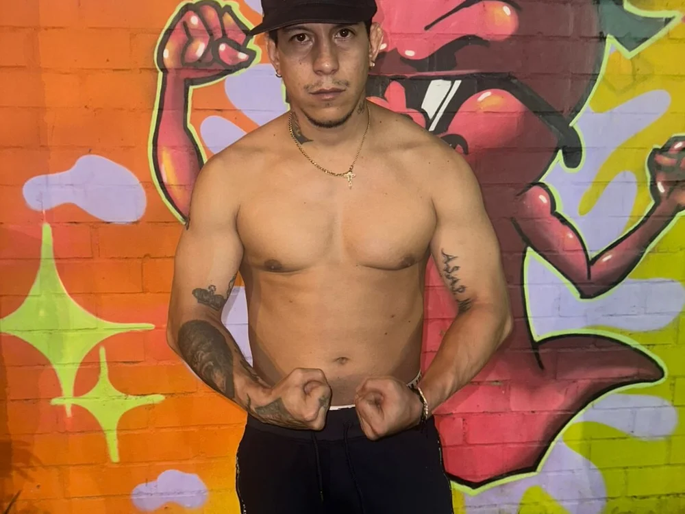 HUSTELJUAN420 cam model