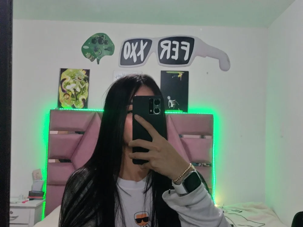 Issa_latinn_'s Offline Chat Room