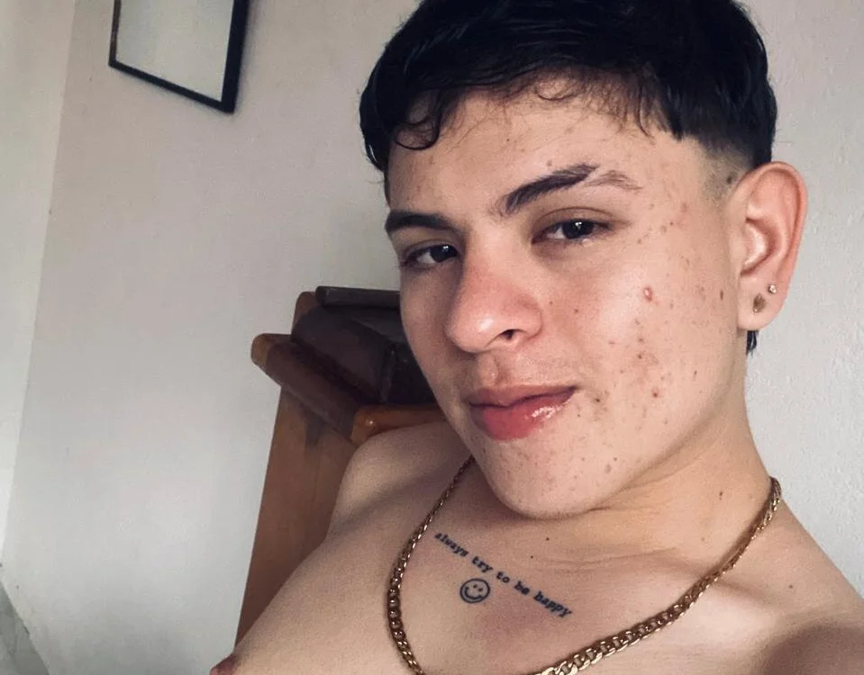 Offline chatovací místnost adrien_cooper