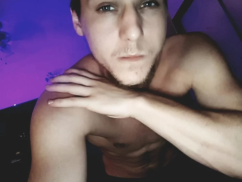 Офлайн-чат XXX ManCandy33