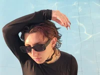 Iris__77 Adlı Modelin Çevrimdışı Sohbet Odası