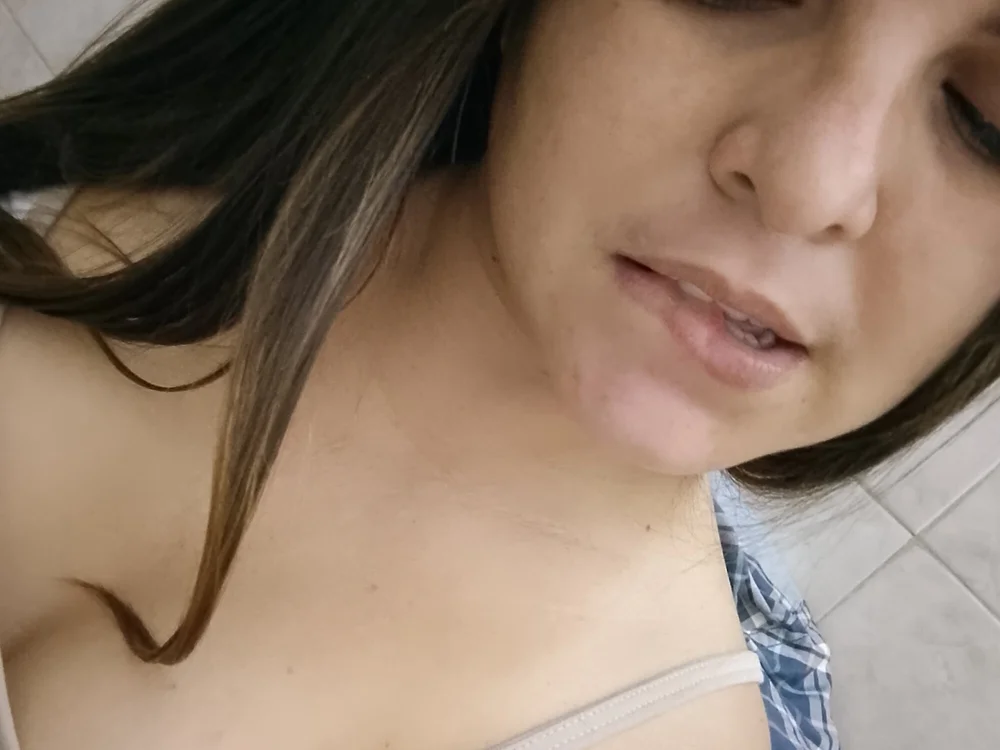 Bella2867's Offline Chat Room