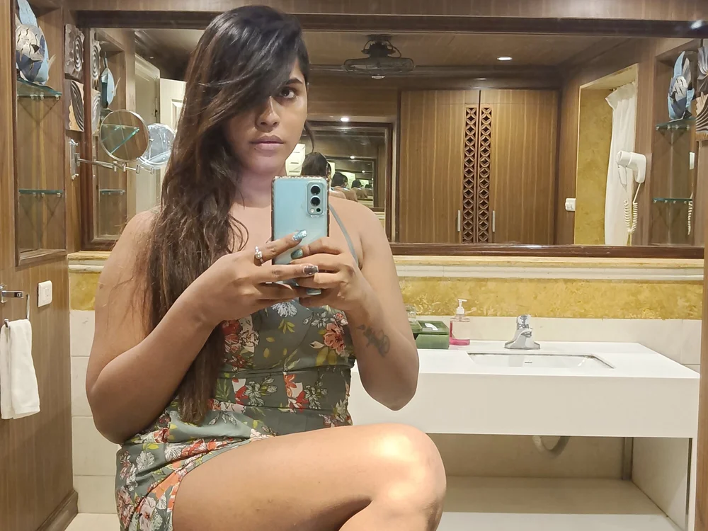 Shreya_queen's Offline XXX Chat