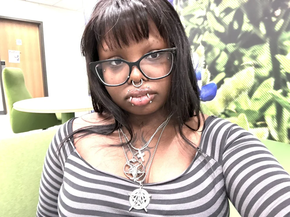 metalpetitepixieee's Offline Chat Room