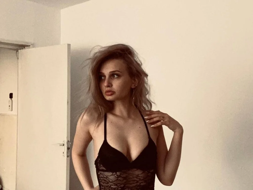 Anya2000's Offline Chat Room
