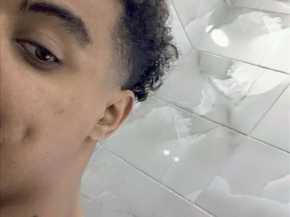 Lahcene: συνομιλία ΧΧΧ εκτός σύνδεσης