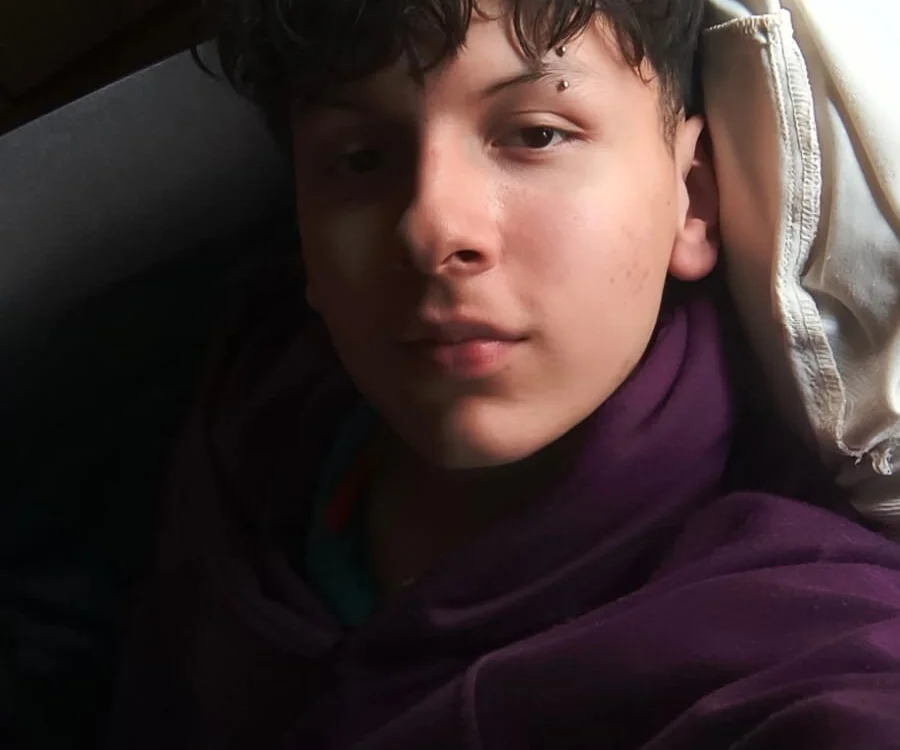 dominik_across cam model