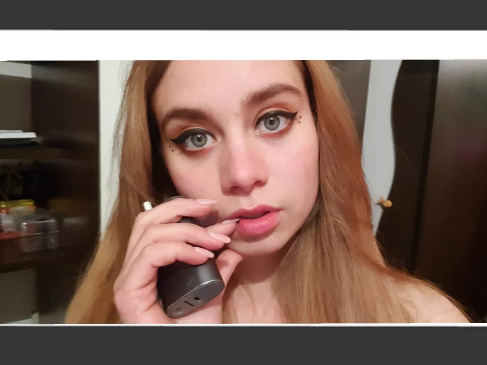 Edelweiss21's Offline Chat Room