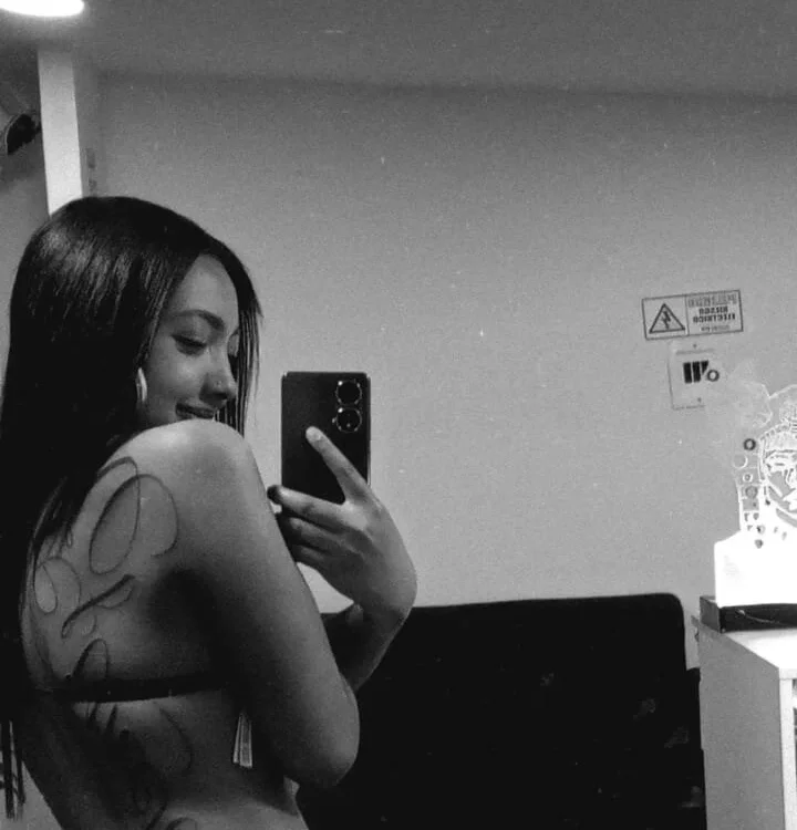 Samantha_Martiness: συνομιλία ΧΧΧ εκτός σύνδεσης