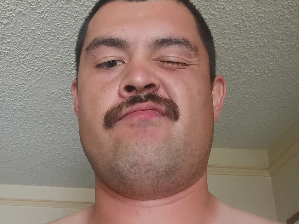 pussyeaterten's Offline XXX Chat