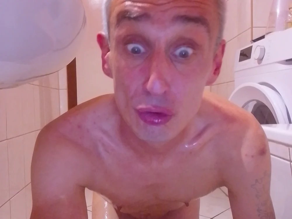 MaikBuoy Chat XXX offline