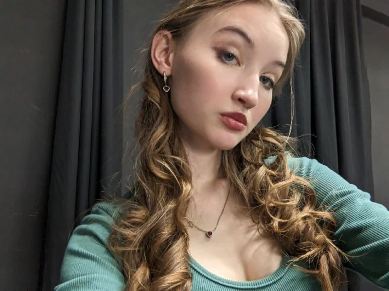 HenriettaCoppinger's Offline XXX Chat