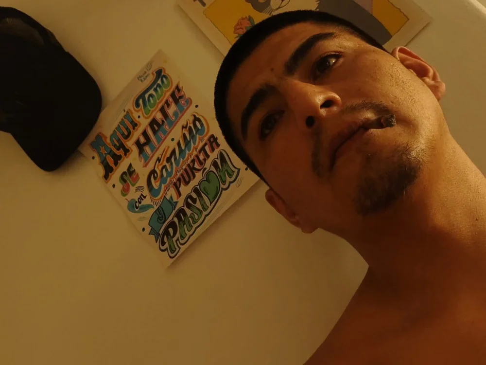 Pablosep40's Offline Chat Room