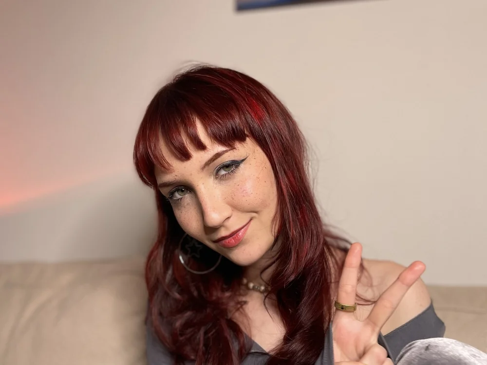 YoungHefnery's Offline Chat Room