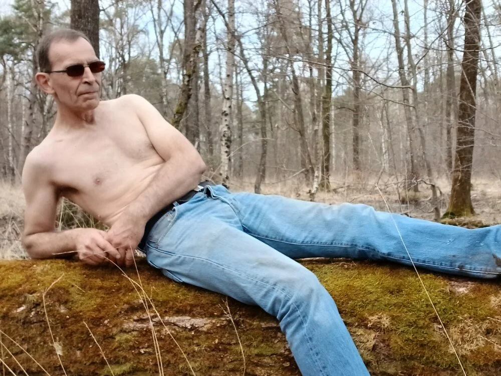 Yggdrasill-- Chat XXX offline