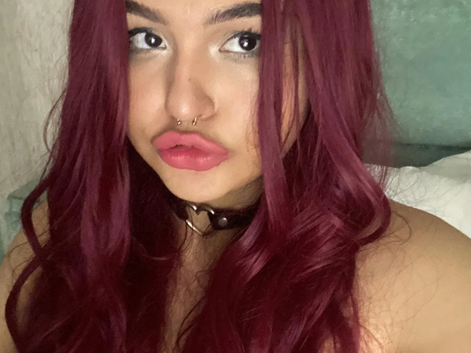 Офлайн-чат XXX NaomySakura