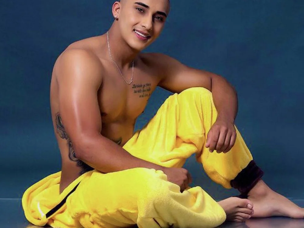 Benjamin_black01's Offline XXX Chat
