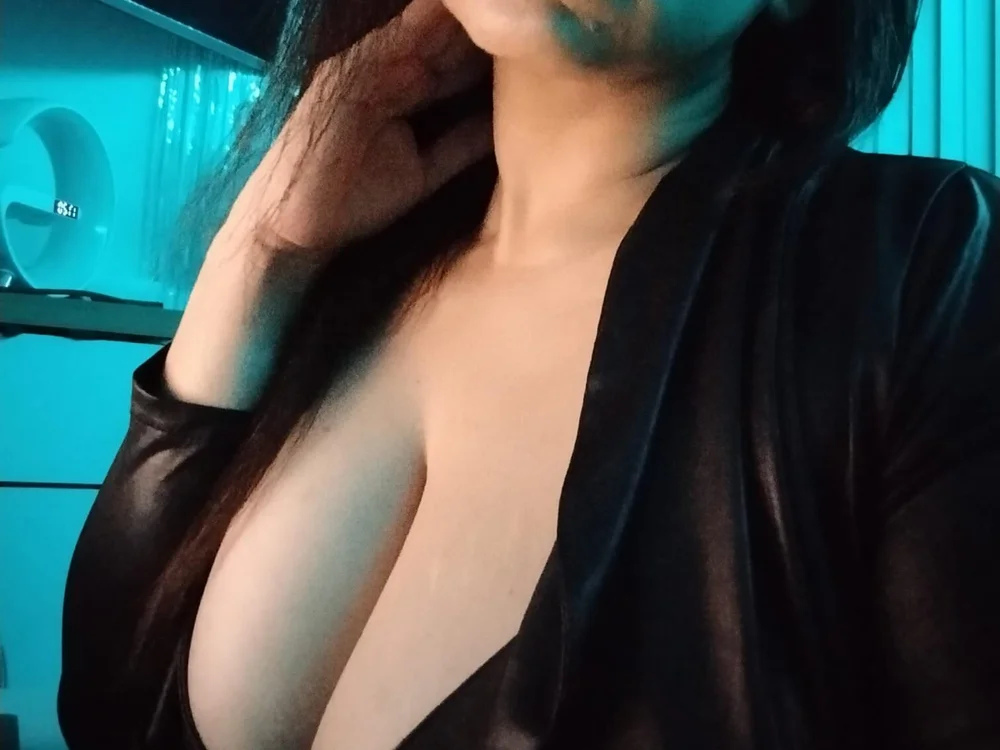 AmarisZahira's Offline XXX Chat