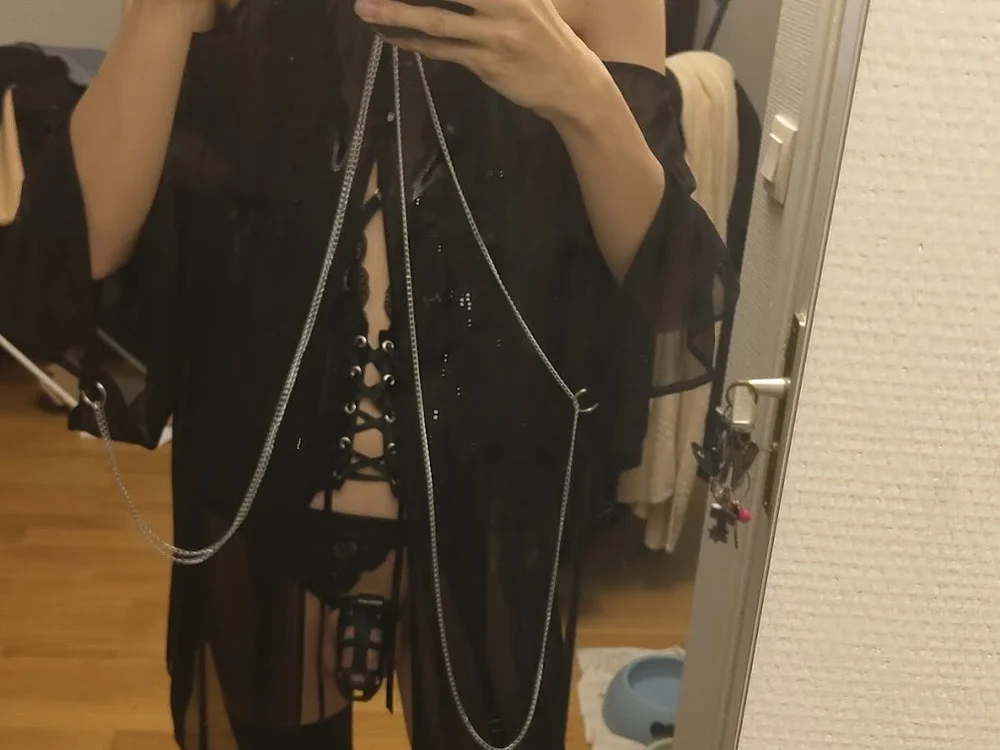 Edensluttyfemboy's Offline Chat Room